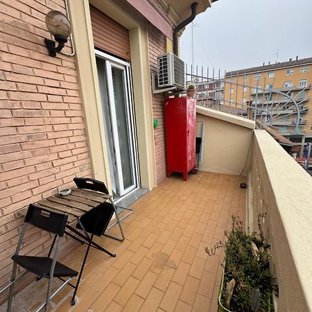 Central And Cosy Apartament Bologna Bagian luar foto