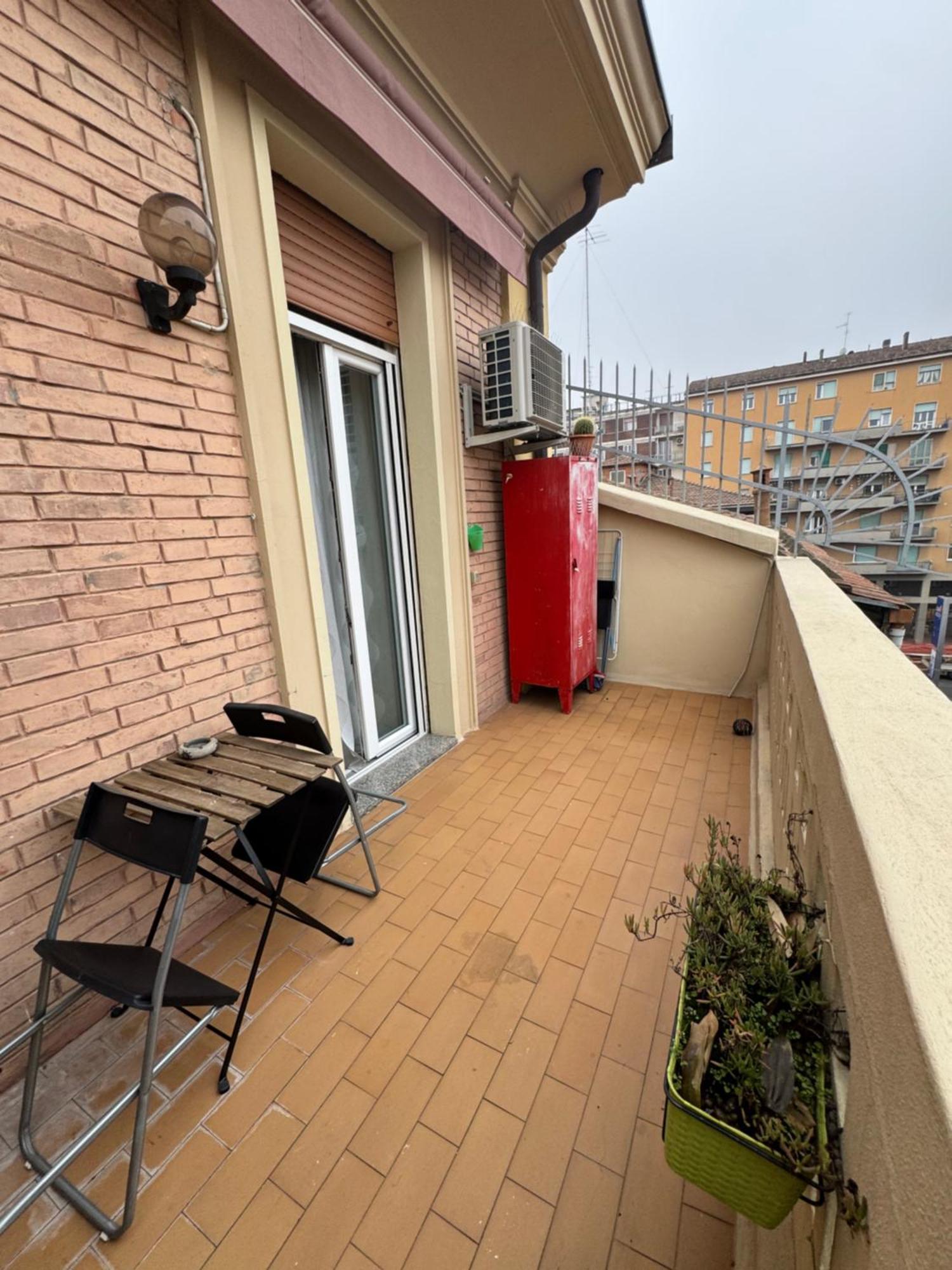 Central And Cosy Apartament Bologna Bagian luar foto
