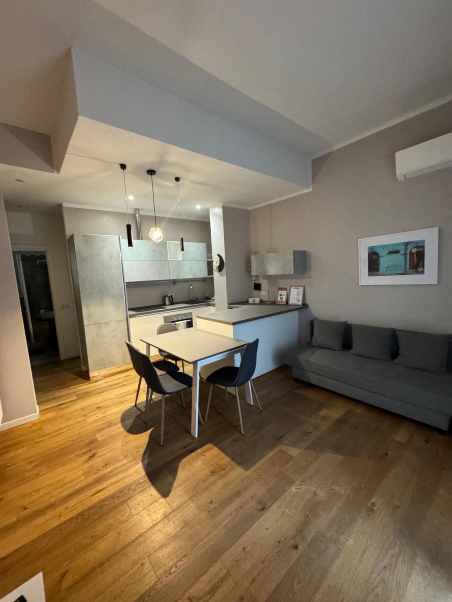Central And Cosy Apartament Bologna Bagian luar foto