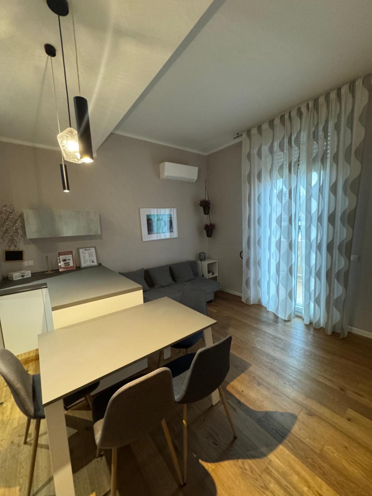 Central And Cosy Apartament Bologna Bagian luar foto